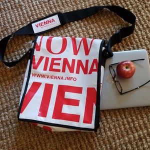 Commuter Vinyl Bag Vienna